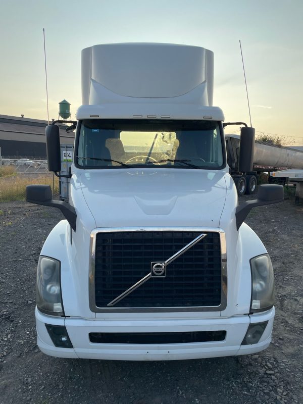 2015 Volvo VNL 320000 Miles Clear Title D13 Engine Automatic Transmission